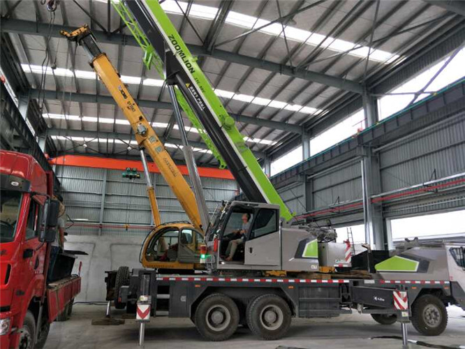 宏伟区高空车出租需要注意哪些安全事项？