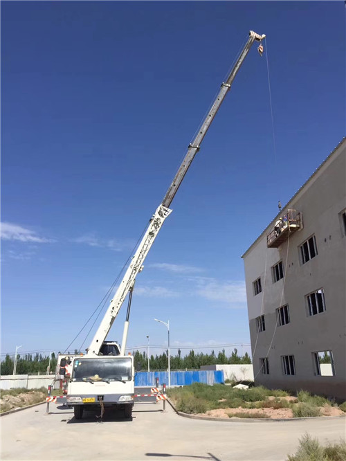 宏伟区“轻装强干”—— 吊车的 “轻量化臂架” 技术